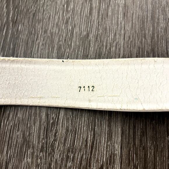 Vintage St. John White Leather Belt Sz 6 Gold Statement Buckle Adjustable Waist - Picture 8 of 16